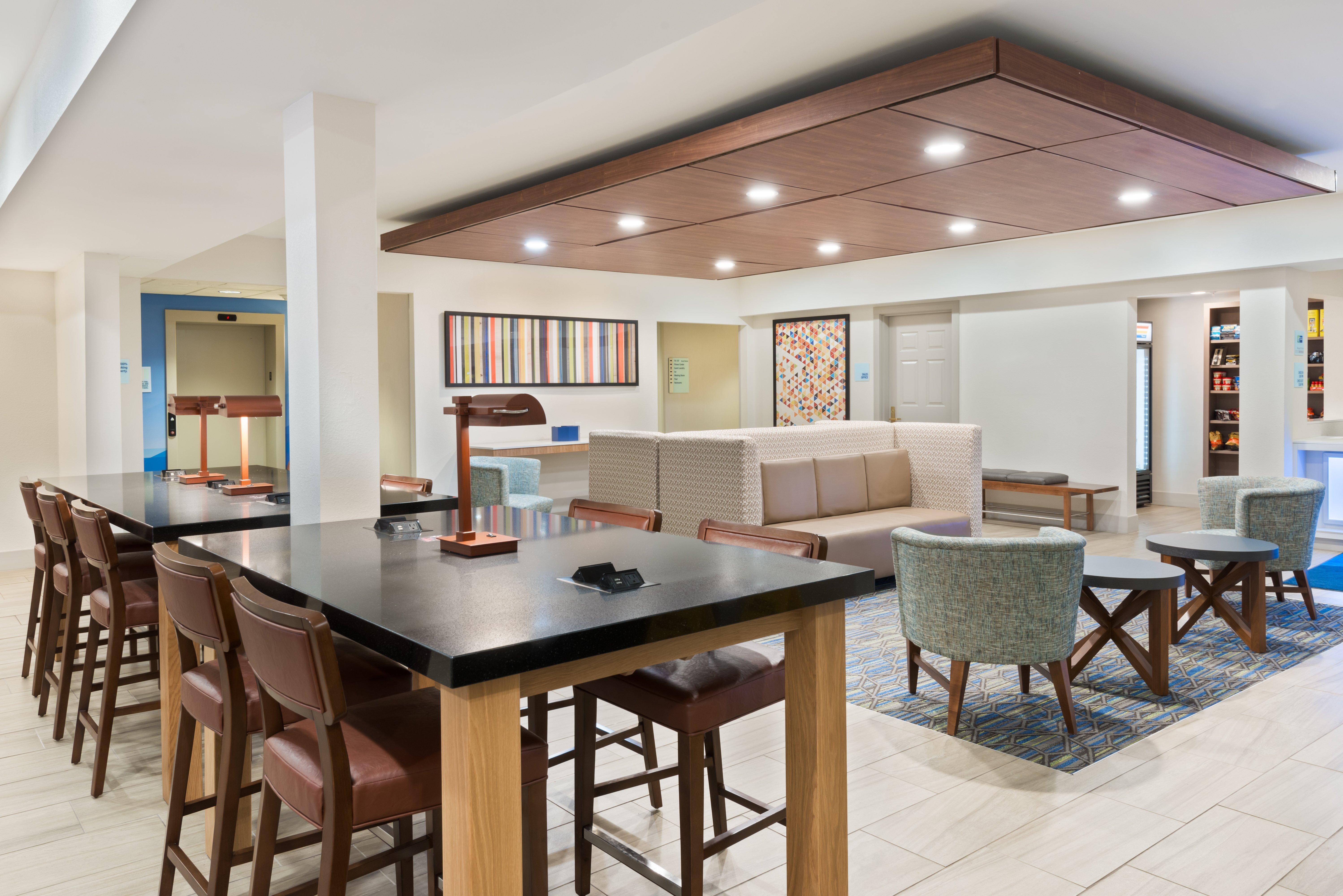 Holiday Inn Express & Suites - Columbus Airport East By Ihg Exterior photo
