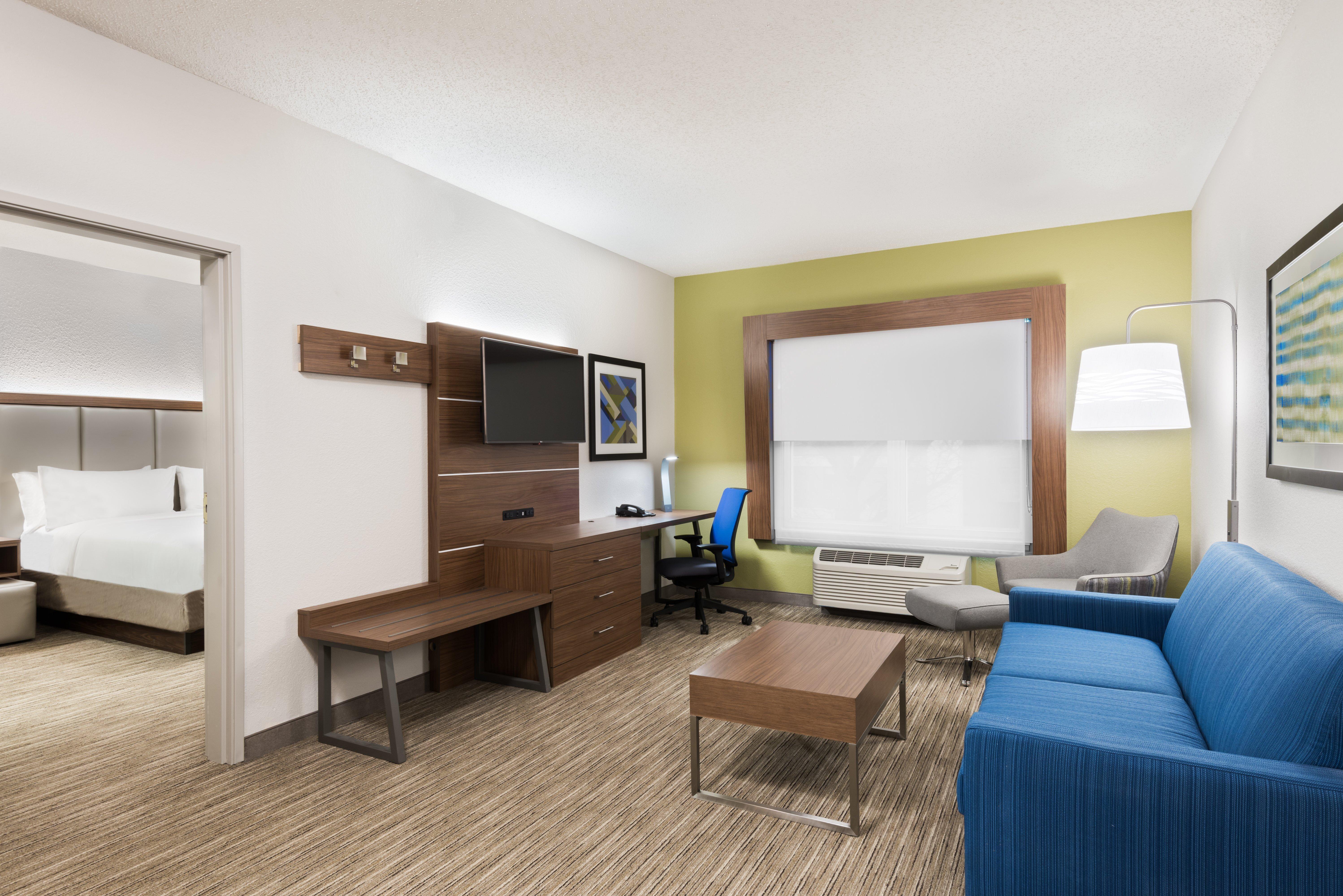 Holiday Inn Express & Suites - Columbus Airport East By Ihg Exterior photo