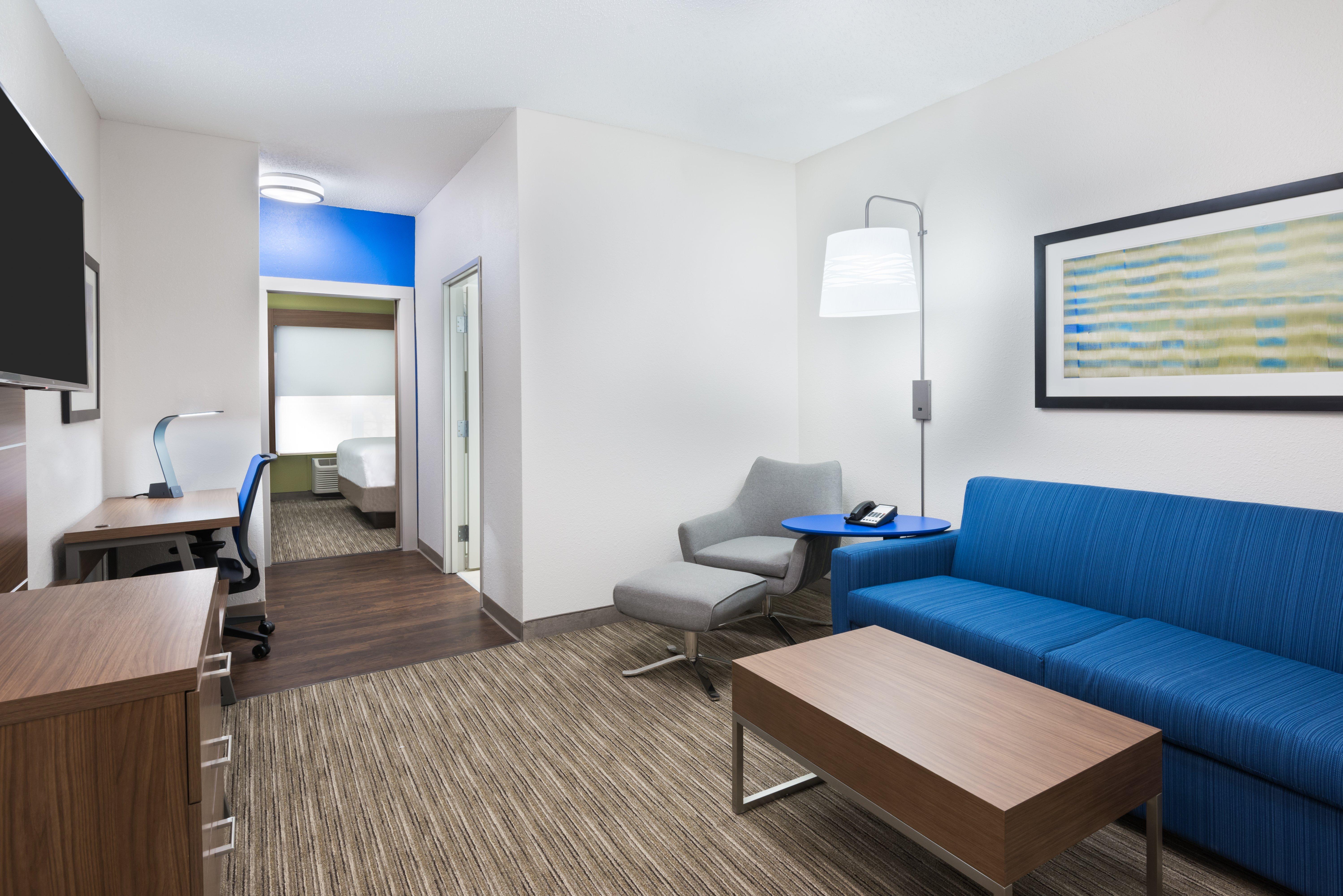 Holiday Inn Express & Suites - Columbus Airport East By Ihg Exterior photo