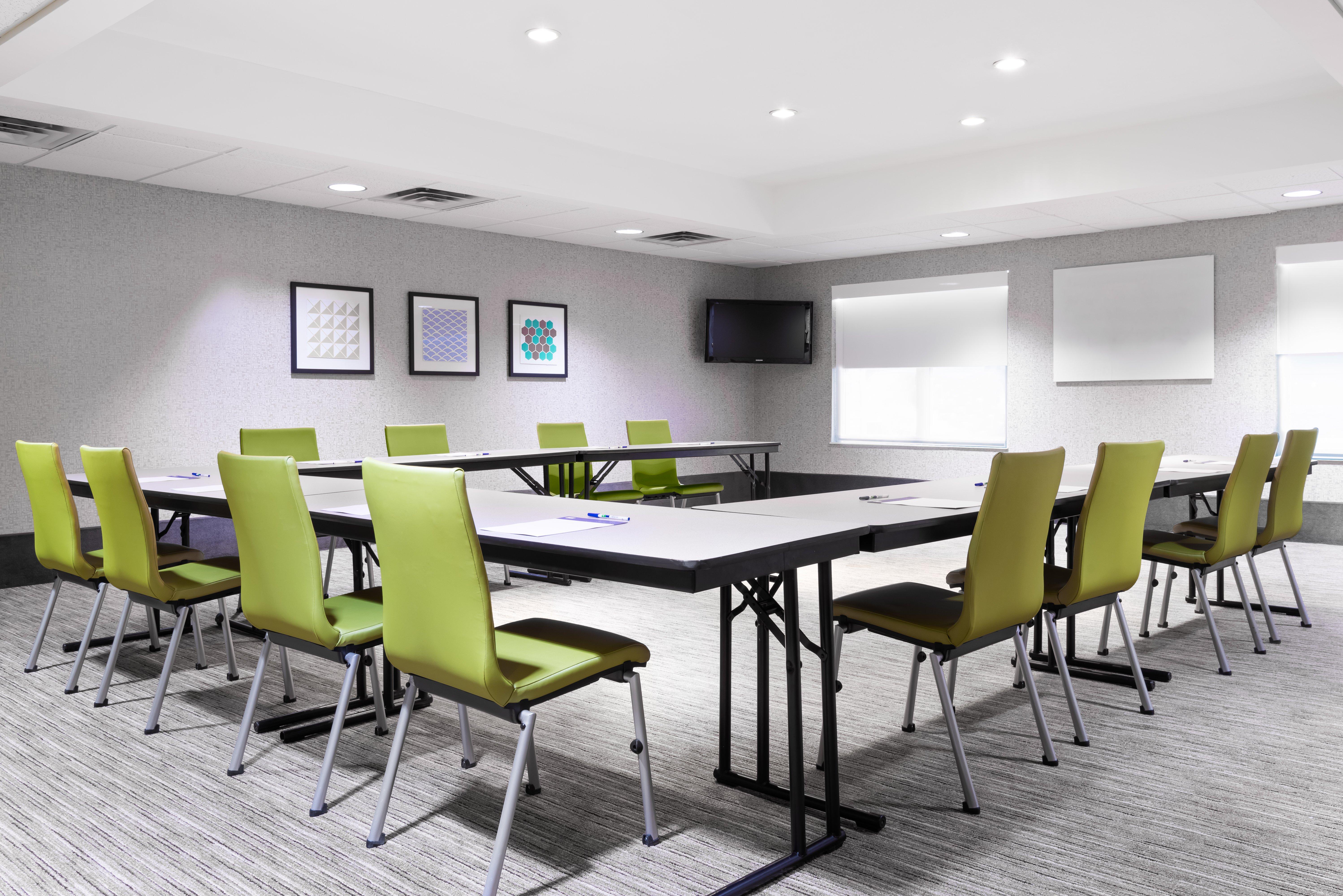 Holiday Inn Express & Suites - Columbus Airport East By Ihg Exterior photo