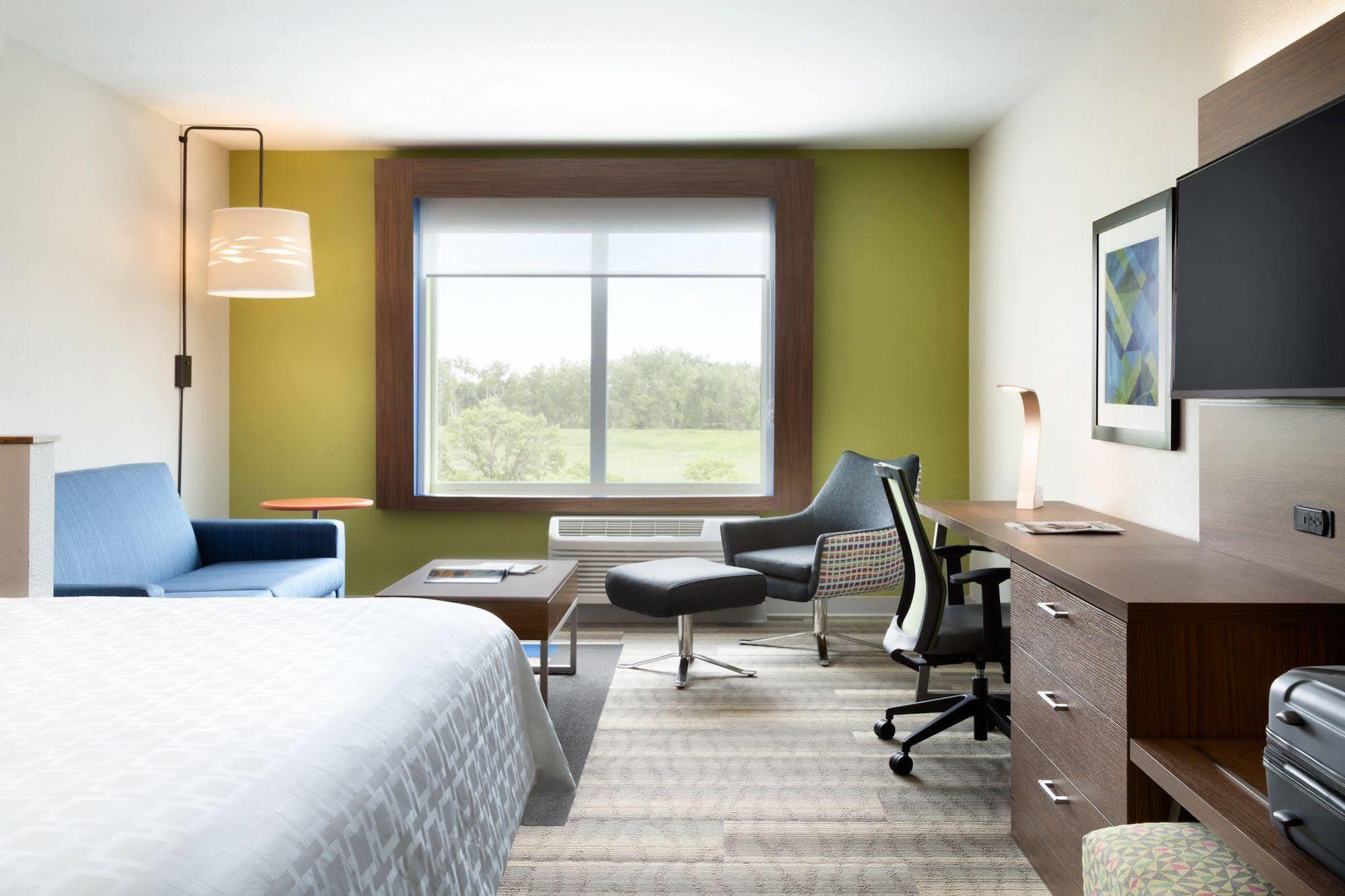 Holiday Inn Express & Suites - Columbus Airport East By Ihg Exterior photo