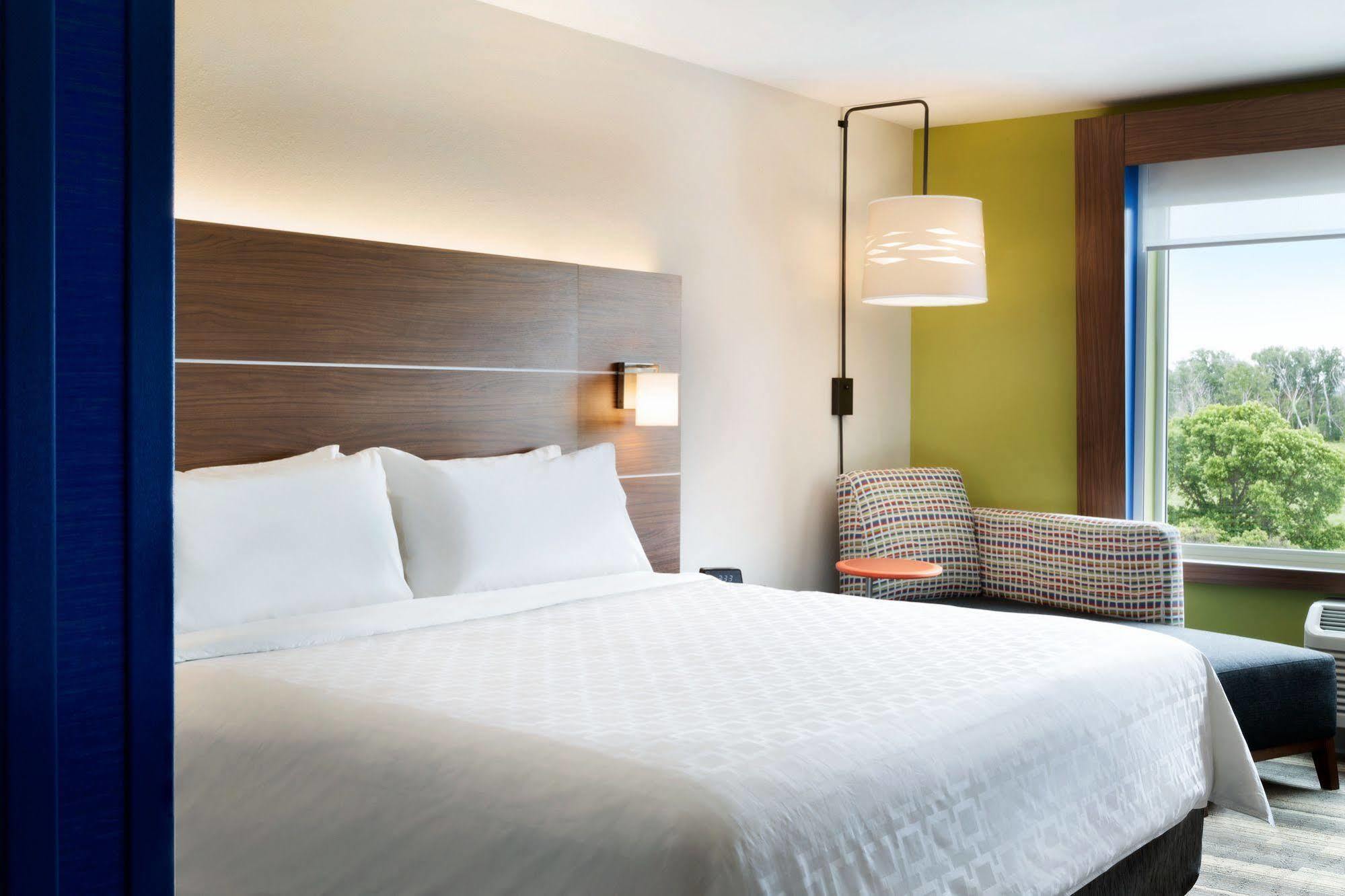 Holiday Inn Express & Suites - Columbus Airport East By Ihg Exterior photo